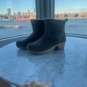 No. 6 pull on shearling lined boots in gray